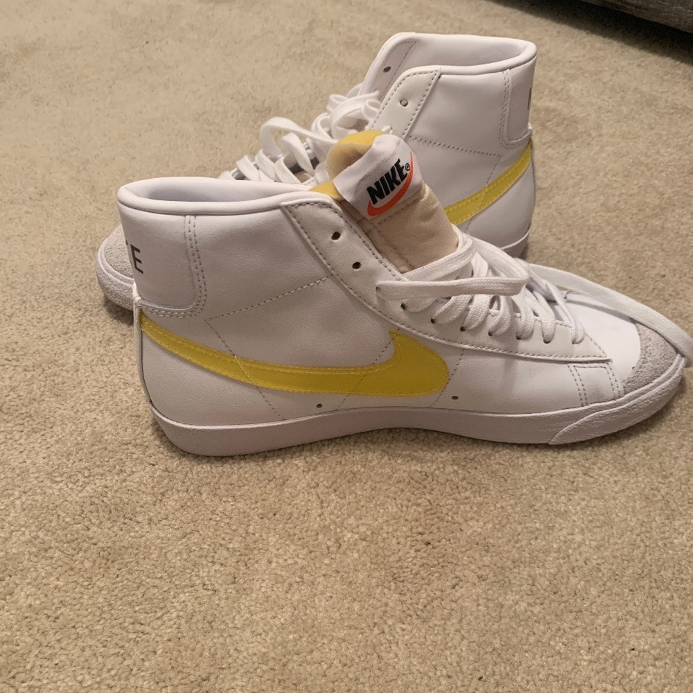 Blazer Mid 77